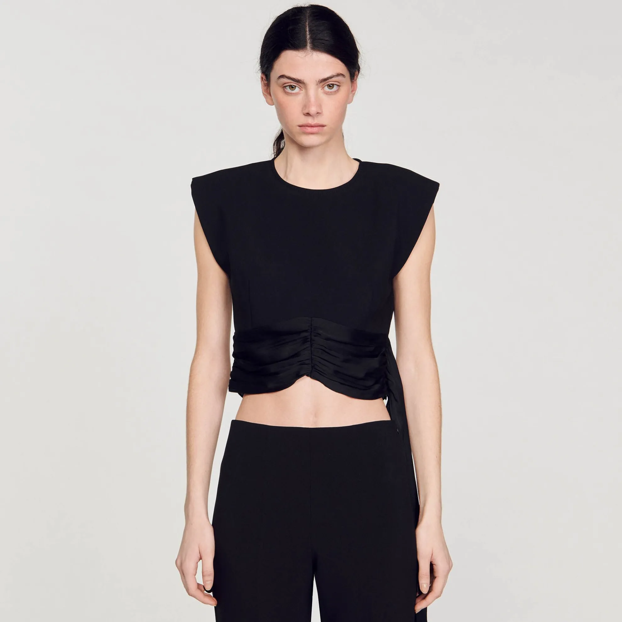 Korte Top Met Asymmetrische Stukken