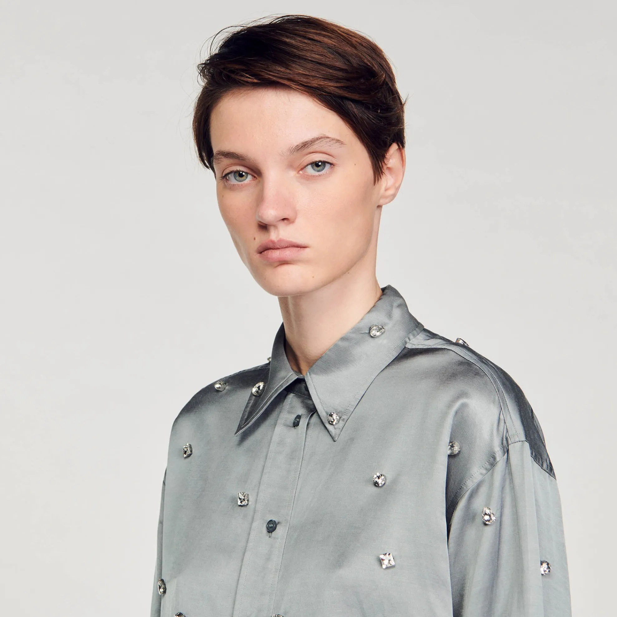 Satijnachtige Overhemdblouse Met Stras